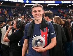 曼联巴黎将签岛古兹曼联盟巨头迎新王的简单介绍